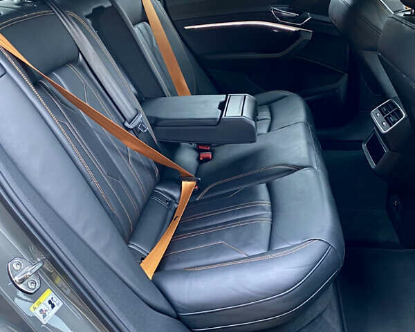 Сірий Ауді E-Tron, об'ємом двигуна 0 л та пробігом 43 тис. км за 45500 $, фото 23 на Automoto.ua