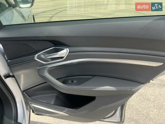 Сірий Ауді E-Tron, об'ємом двигуна 0 л та пробігом 22 тис. км за 48490 $, фото 31 на Automoto.ua