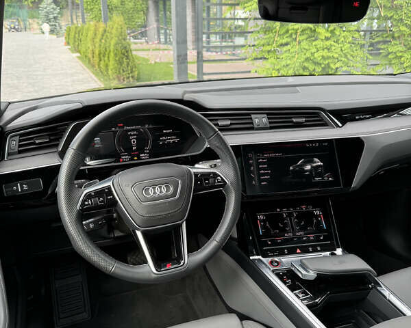 Серый Ауди E-Tron, объемом двигателя 0 л и пробегом 35 тыс. км за 50000 $, фото 9 на Automoto.ua