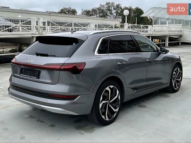 Серый Ауди E-Tron, объемом двигателя 0 л и пробегом 43 тыс. км за 48900 $, фото 2 на Automoto.ua