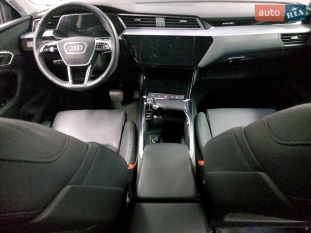 Сірий Ауді E-Tron, об'ємом двигуна 0 л та пробігом 87 тис. км за 40400 $, фото 4 на Automoto.ua