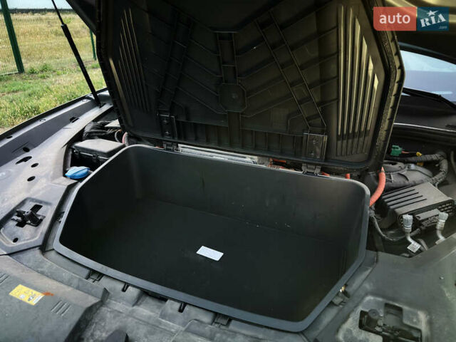 Серый Ауди E-Tron, объемом двигателя 0 л и пробегом 63 тыс. км за 40999 $, фото 52 на Automoto.ua