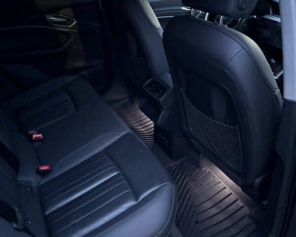 Серый Ауди E-Tron, объемом двигателя 0 л и пробегом 45 тыс. км за 42000 $, фото 17 на Automoto.ua