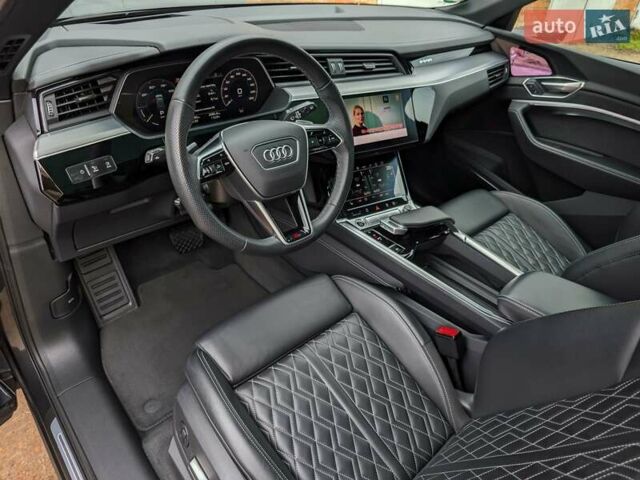 Сірий Ауді E-Tron, об'ємом двигуна 0 л та пробігом 100 тис. км за 41888 $, фото 3 на Automoto.ua