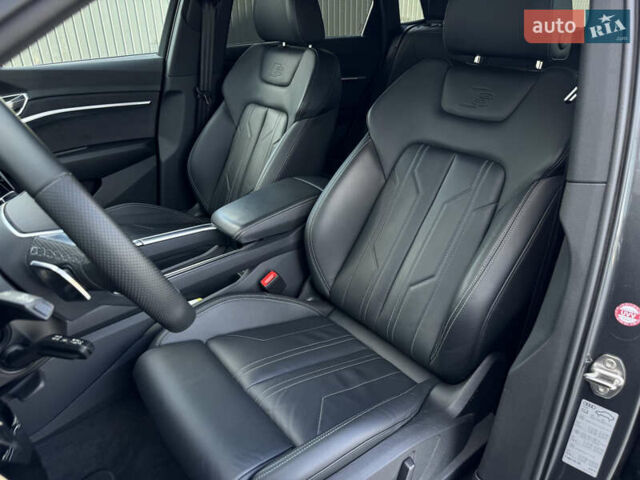 Серый Ауди E-Tron, объемом двигателя 0 л и пробегом 64 тыс. км за 41900 $, фото 13 на Automoto.ua