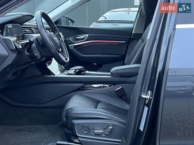 Серый Ауди E-Tron, объемом двигателя 0 л и пробегом 32 тыс. км за 41367 $, фото 26 на Automoto.ua