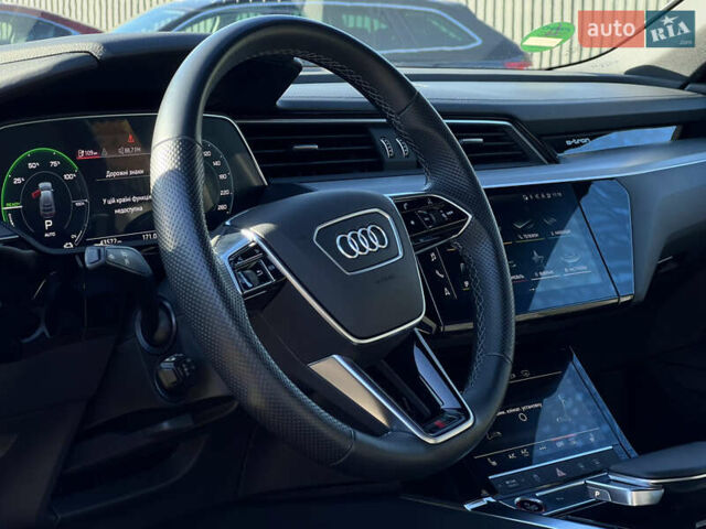 Серый Ауди E-Tron, объемом двигателя 0 л и пробегом 42 тыс. км за 47848 $, фото 21 на Automoto.ua
