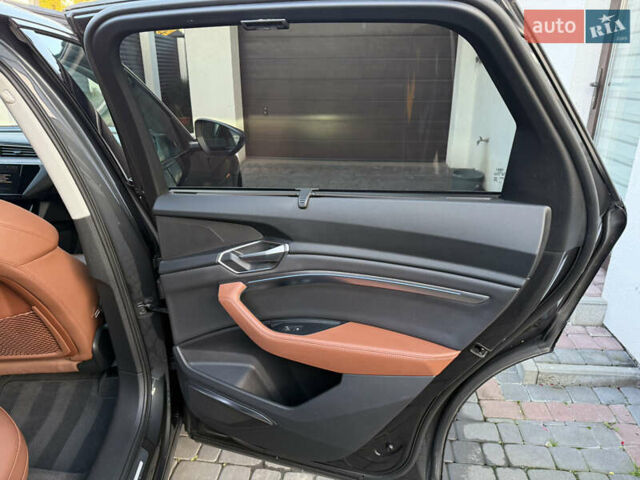 Серый Ауди E-Tron, объемом двигателя 0 л и пробегом 13 тыс. км за 36500 $, фото 36 на Automoto.ua