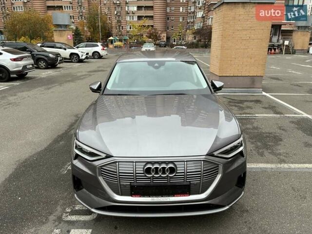 Серый Ауди E-Tron, объемом двигателя 0 л и пробегом 112 тыс. км за 31900 $, фото 1 на Automoto.ua