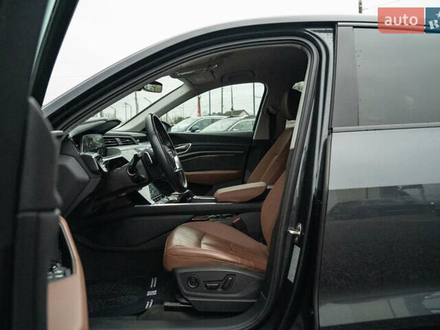 Сірий Ауді E-Tron, об'ємом двигуна 0 л та пробігом 64 тис. км за 37900 $, фото 17 на Automoto.ua