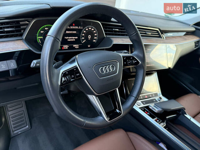 Серый Ауди E-Tron, объемом двигателя 0 л и пробегом 13 тыс. км за 36500 $, фото 25 на Automoto.ua