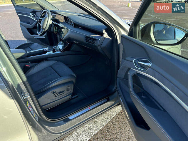 Сірий Ауді E-Tron, об'ємом двигуна 0 л та пробігом 58 тис. км за 45200 $, фото 22 на Automoto.ua