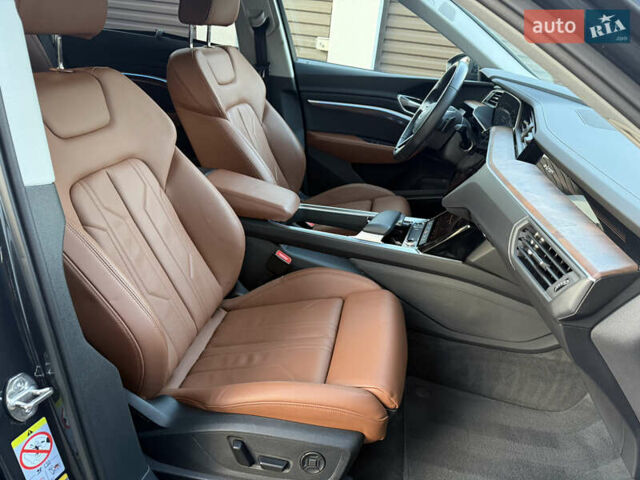 Серый Ауди E-Tron, объемом двигателя 0 л и пробегом 13 тыс. км за 36500 $, фото 40 на Automoto.ua