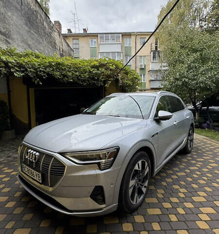 Сірий Ауді E-Tron, об'ємом двигуна 0 л та пробігом 5 тис. км за 42000 $, фото 2 на Automoto.ua