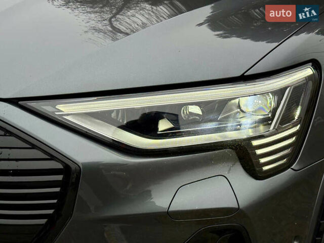 Серый Ауди E-Tron, объемом двигателя 0 л и пробегом 37 тыс. км за 49500 $, фото 28 на Automoto.ua