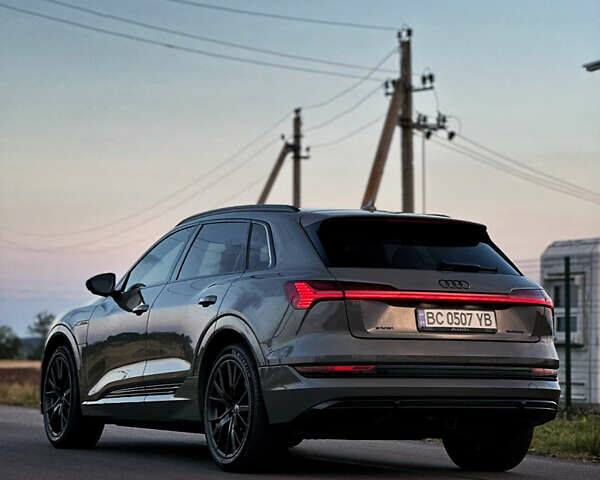 Серый Ауди E-Tron, объемом двигателя 0 л и пробегом 63 тыс. км за 40999 $, фото 6 на Automoto.ua