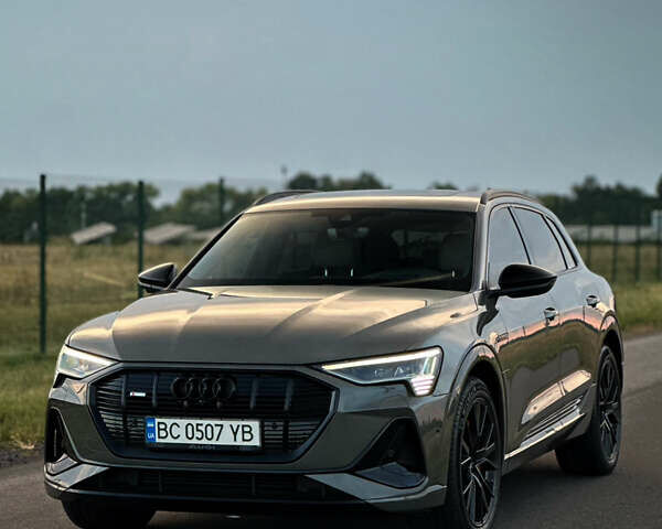 Серый Ауди E-Tron, объемом двигателя 0 л и пробегом 63 тыс. км за 40999 $, фото 8 на Automoto.ua