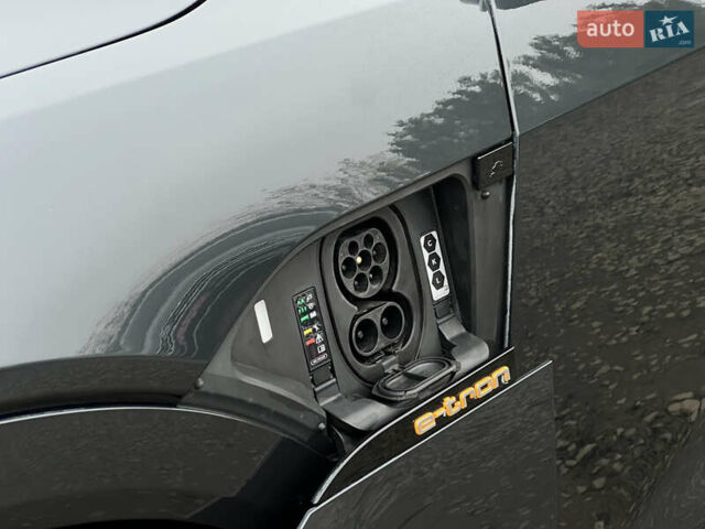Серый Ауди E-Tron, объемом двигателя 0 л и пробегом 32 тыс. км за 41367 $, фото 98 на Automoto.ua