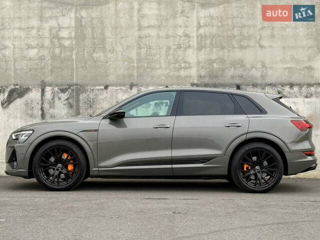 Серый Ауди E-Tron, объемом двигателя 0 л и пробегом 104 тыс. км за 39820 $, фото 12 на Automoto.ua