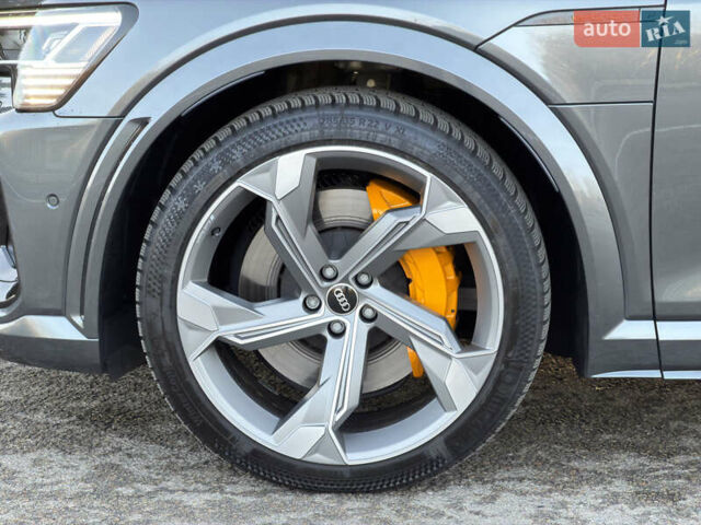 Серый Ауди E-Tron, объемом двигателя 0 л и пробегом 14 тыс. км за 53999 $, фото 45 на Automoto.ua