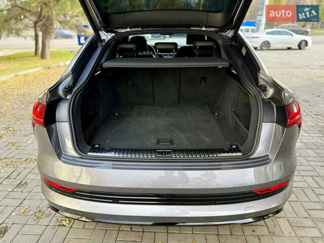 Серый Ауди E-Tron, объемом двигателя 0 л и пробегом 31 тыс. км за 46500 $, фото 11 на Automoto.ua