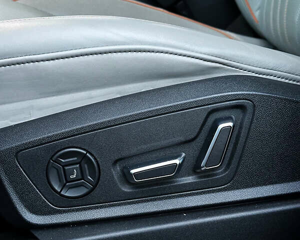 Серый Ауди E-Tron, объемом двигателя 0 л и пробегом 63 тыс. км за 40999 $, фото 24 на Automoto.ua