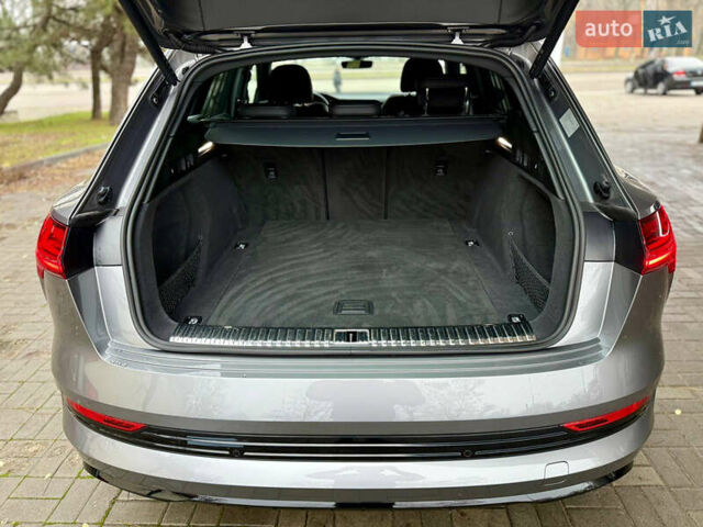 Серый Ауди E-Tron, объемом двигателя 0 л и пробегом 39 тыс. км за 44500 $, фото 19 на Automoto.ua