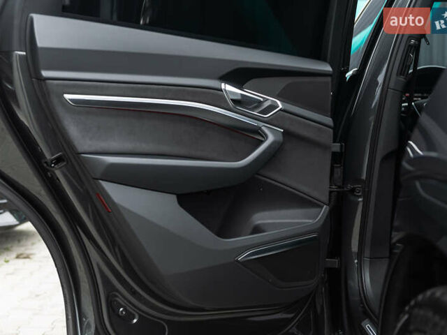 Серый Ауди E-Tron, объемом двигателя 0 л и пробегом 33 тыс. км за 53000 $, фото 31 на Automoto.ua