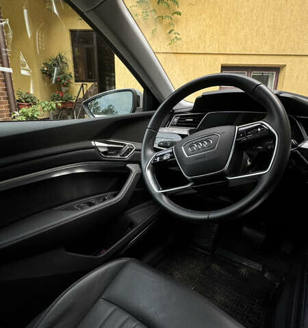 Сірий Ауді E-Tron, об'ємом двигуна 0 л та пробігом 5 тис. км за 42000 $, фото 11 на Automoto.ua