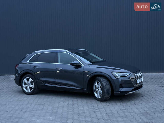 Серый Ауди E-Tron, объемом двигателя 0 л и пробегом 45 тыс. км за 42000 $, фото 1 на Automoto.ua