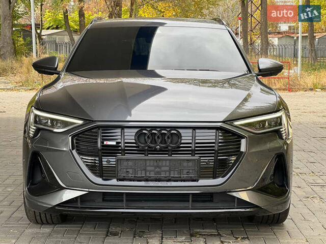 Серый Ауди E-Tron, объемом двигателя 0 л и пробегом 32 тыс. км за 43500 $, фото 1 на Automoto.ua