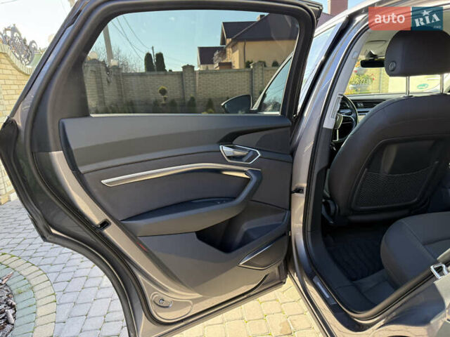 Серый Ауди E-Tron, объемом двигателя 0 л и пробегом 90 тыс. км за 33000 $, фото 86 на Automoto.ua