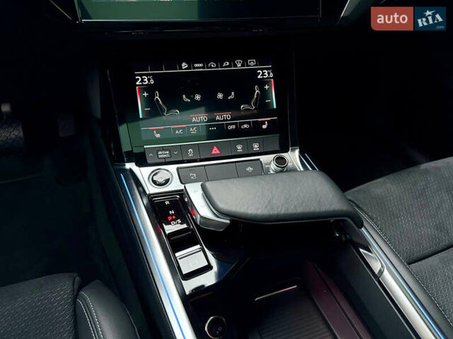 Серый Ауди E-Tron, объемом двигателя 0 л и пробегом 39 тыс. км за 44500 $, фото 39 на Automoto.ua