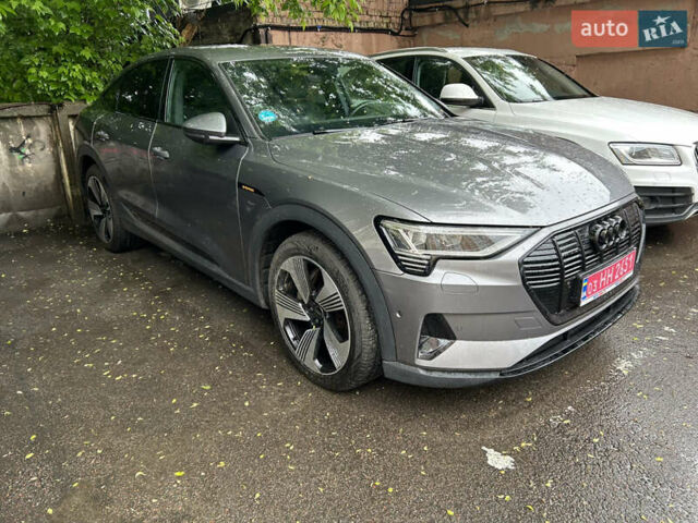 Серый Ауди E-Tron, объемом двигателя 0 л и пробегом 44 тыс. км за 38700 $, фото 4 на Automoto.ua
