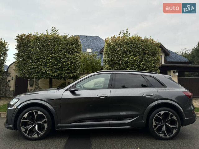 Серый Ауди E-Tron, объемом двигателя 0 л и пробегом 27 тыс. км за 48800 $, фото 4 на Automoto.ua