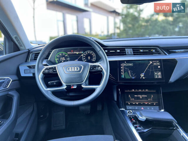 Серый Ауди E-Tron, объемом двигателя 0 л и пробегом 18 тыс. км за 42500 $, фото 39 на Automoto.ua