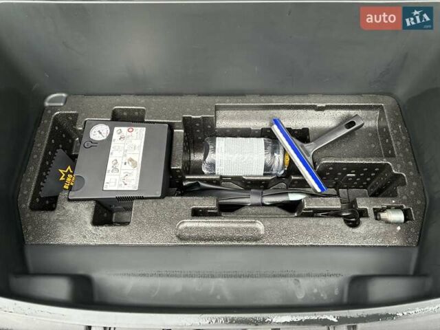 Серый Ауди E-Tron, объемом двигателя 0 л и пробегом 112 тыс. км за 31900 $, фото 86 на Automoto.ua