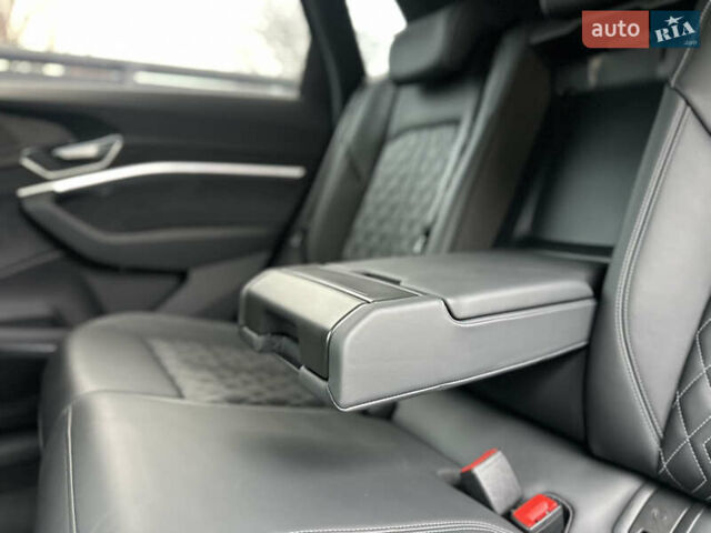 Сірий Ауді E-Tron, об'ємом двигуна 0 л та пробігом 22 тис. км за 49999 $, фото 80 на Automoto.ua