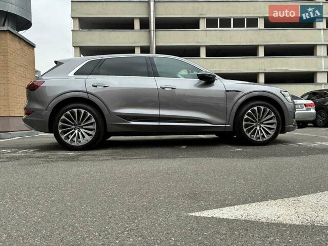 Серый Ауди E-Tron, объемом двигателя 0 л и пробегом 112 тыс. км за 31900 $, фото 10 на Automoto.ua