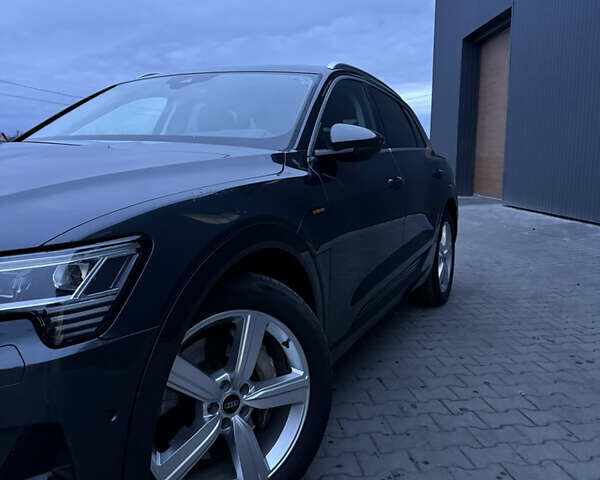 Серый Ауди E-Tron, объемом двигателя 0 л и пробегом 45 тыс. км за 42000 $, фото 3 на Automoto.ua