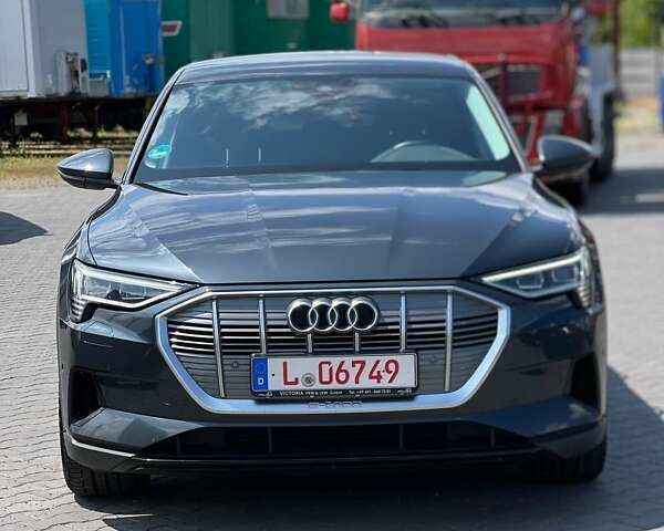 Серый Ауди E-Tron, объемом двигателя 0 л и пробегом 105 тыс. км за 25900 $, фото 6 на Automoto.ua