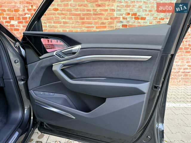 Серый Ауди E-Tron, объемом двигателя 0 л и пробегом 84 тыс. км за 39999 $, фото 35 на Automoto.ua