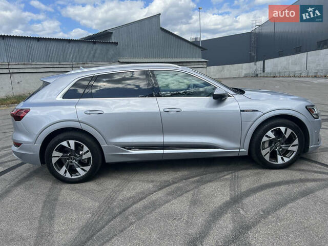 Сірий Ауді E-Tron, об'ємом двигуна 0 л та пробігом 22 тис. км за 48490 $, фото 3 на Automoto.ua