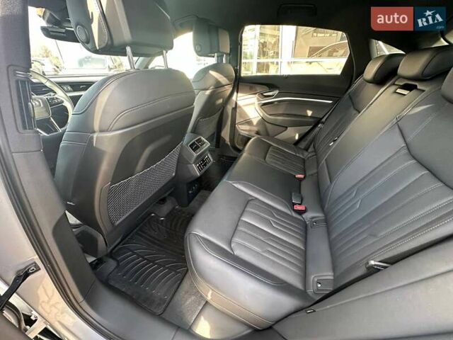 Сірий Ауді E-Tron, об'ємом двигуна 0 л та пробігом 27 тис. км за 53990 $, фото 15 на Automoto.ua