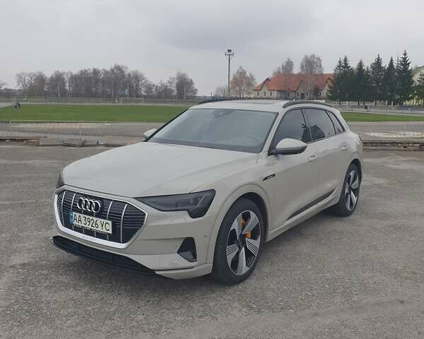 Серый Ауди E-Tron, объемом двигателя 0 л и пробегом 30 тыс. км за 45000 $, фото 8 на Automoto.ua