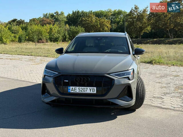 Серый Ауди E-Tron, объемом двигателя 0 л и пробегом 42 тыс. км за 44900 $, фото 1 на Automoto.ua