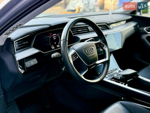Серый Ауди E-Tron, объемом двигателя 0 л и пробегом 32 тыс. км за 35000 $, фото 26 на Automoto.ua