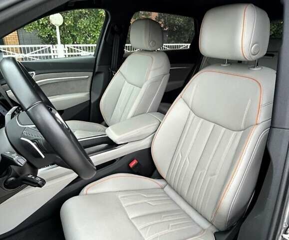 Серый Ауди E-Tron, объемом двигателя 0 л и пробегом 43 тыс. км за 48900 $, фото 12 на Automoto.ua