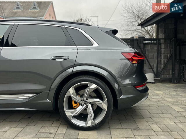 Сірий Ауді E-Tron, об'ємом двигуна 0 л та пробігом 22 тис. км за 49999 $, фото 10 на Automoto.ua