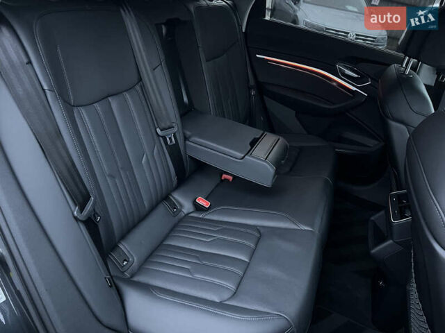 Серый Ауди E-Tron, объемом двигателя 0 л и пробегом 32 тыс. км за 41367 $, фото 42 на Automoto.ua